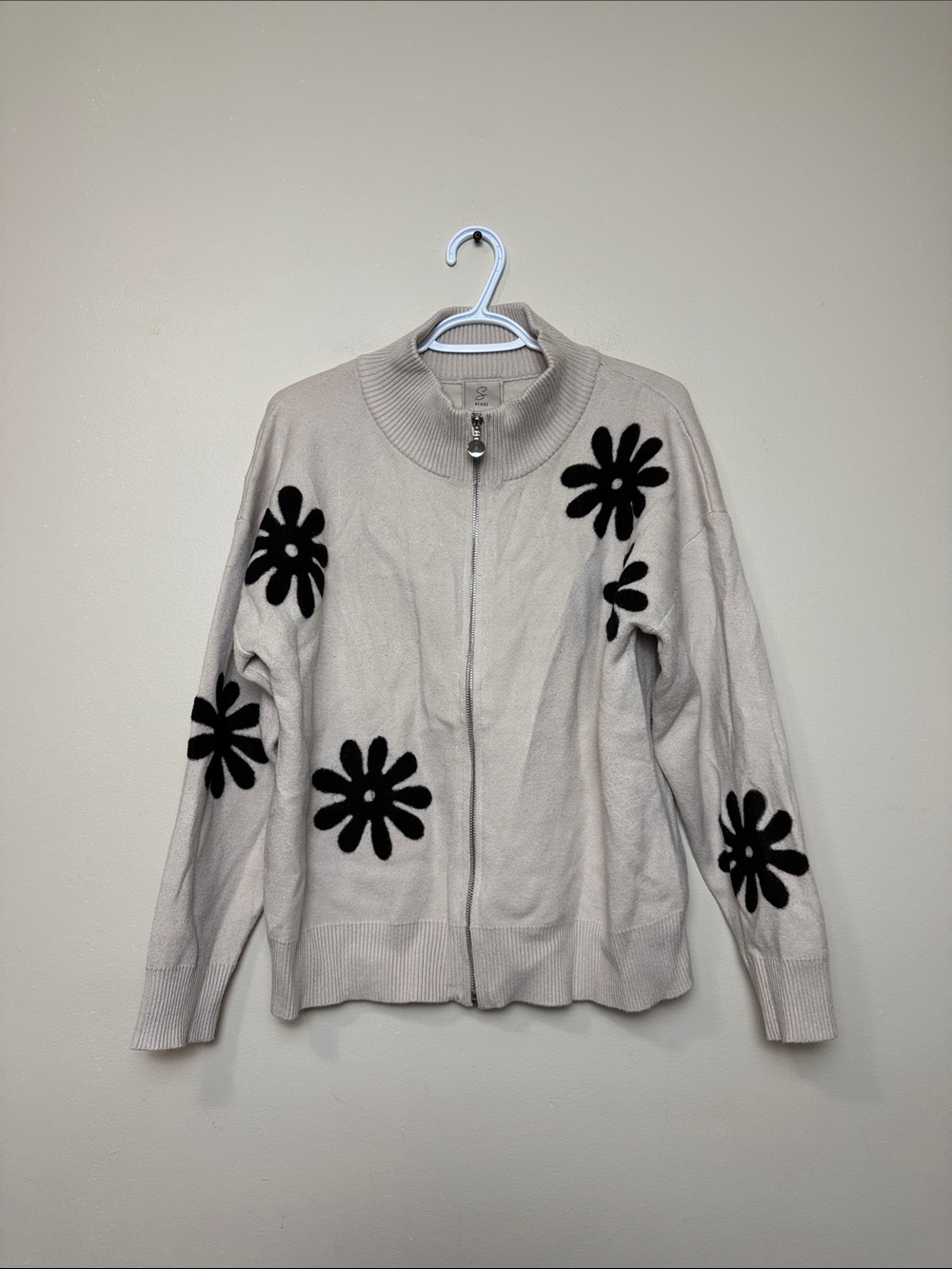 Sioni Cream Zip-Up Sweater with Black Floral Motifs size L